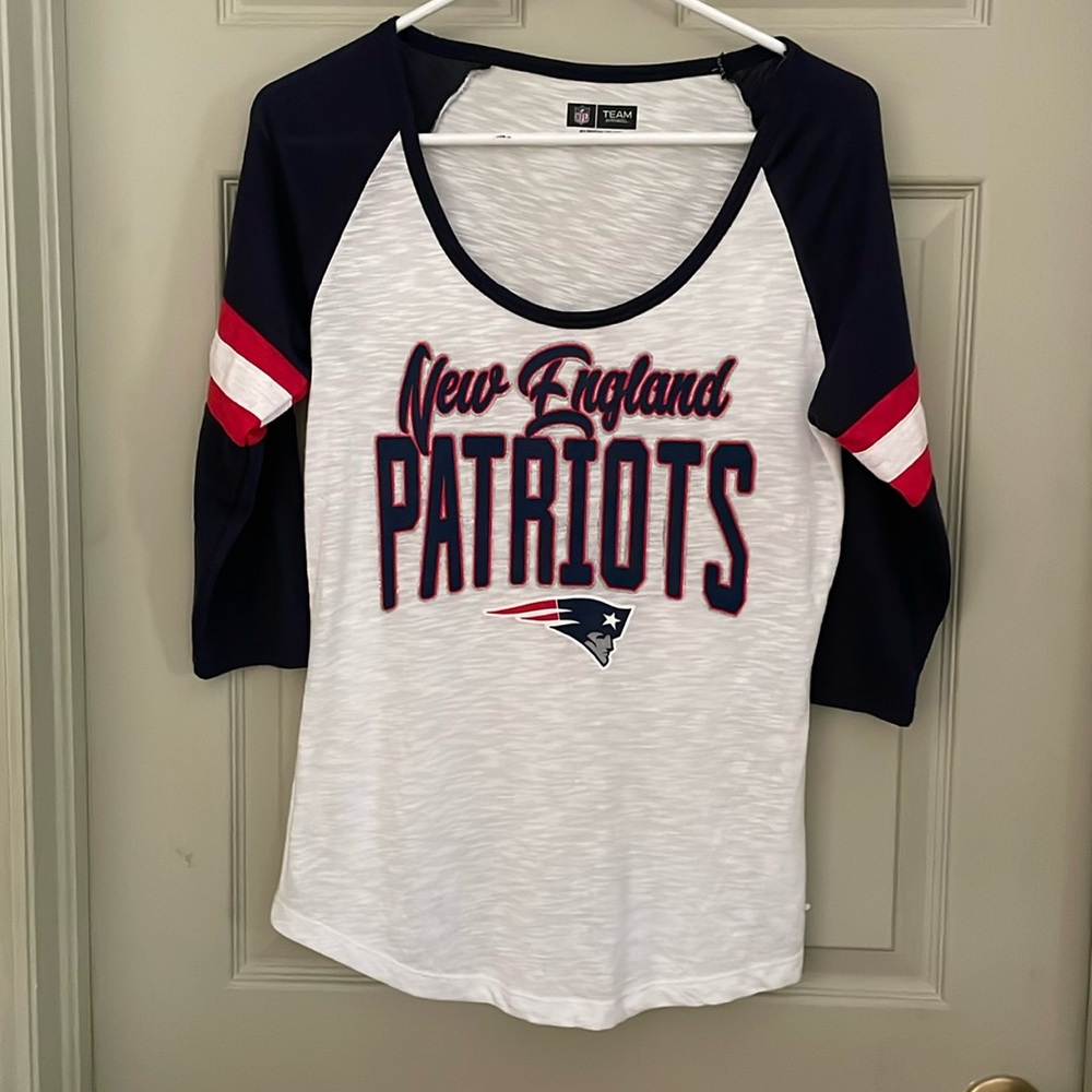NEW ENGLAND PATRIOTS women med 3/4 sleeve lightweight tshirt NFL Team Apparel